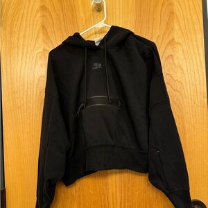 Women’s Nike tech sweatshirt